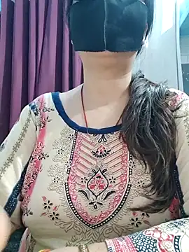 Snapshot of Aishwaryaa_69 chatting on 06-14-26, 01:58 Aishwaryaa 69 online show from 06-14-26, 01:58