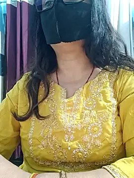 Snapshot of Aishwaryaa_69 chatting on 06-25-26, 03:17 Aishwaryaa 69 online show from 06-25-26, 03:17