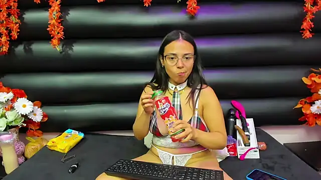 Snapshot of ValerySweety chatting on 09-28-25, 03:23 ValerySweety online show from 09-28-25, 03:23