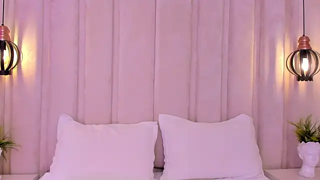 Snapshot of bonniekim_ chatting on 02-26-25, 02:46 bonniekim online show from 02-26-25, 02:46