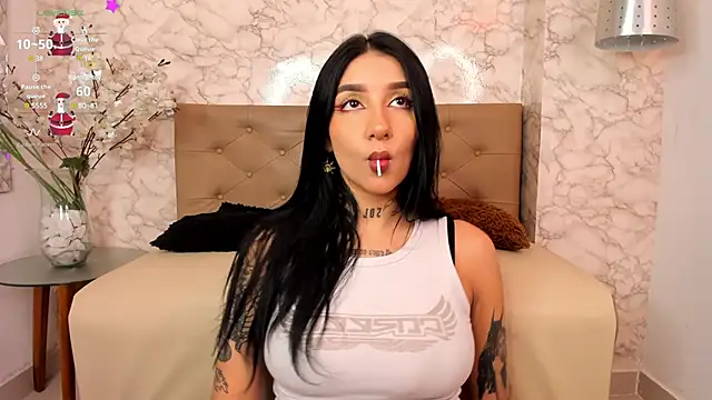 Snapshot of Leiaa_ chatting on 12-21-24, 05:25 Leiaa online show from 12-21-24, 05:25