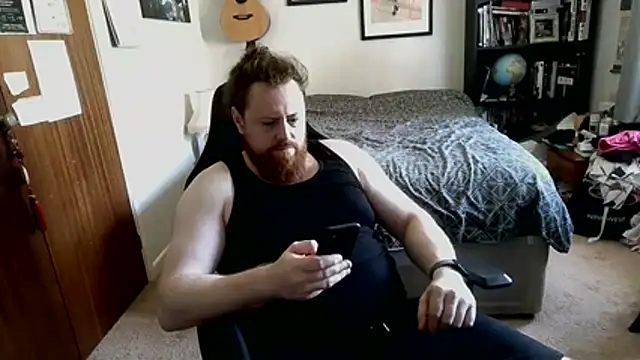 Snapshot of Hairy_Guy30 chatting on 06-26-26, 02:54 Hairy Guy30 online show from 06-26-26, 02:54