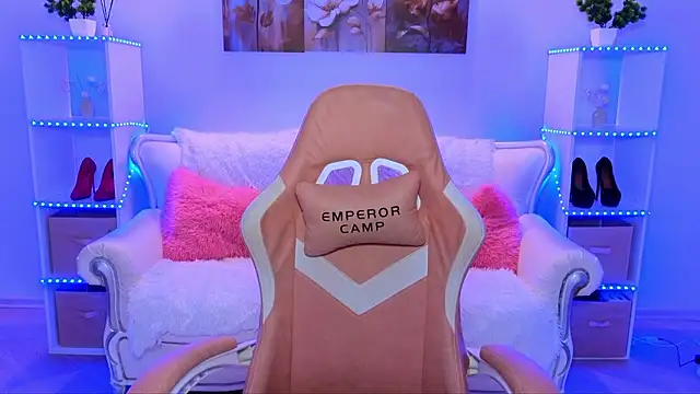 EmmyMills online show from 01-13-26, 05:51