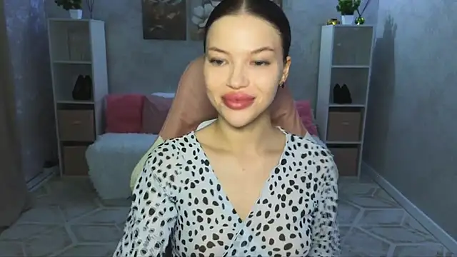 Snapshot of EmmyMills chatting on 07-14-26, 12:46 EmmyMills online show from 07-14-26, 12:46