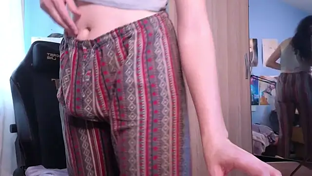 Snapshot of MemiKouki chatting on 09-14-25, 05:01 MemiKouki online show from 09-14-25, 05:01