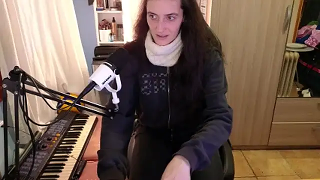 Snapshot of MemiKouki chatting on 12-22-25, 04:37 MemiKouki online show from 12-22-25, 04:37