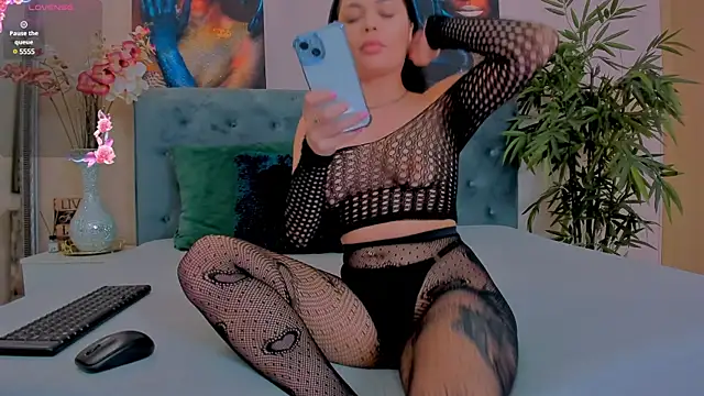 Snapshot of MichelleReys chatting on 01-29-25, 12:12 MichelleReys online show from 01-29-25, 12:12