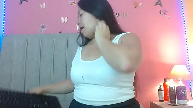 Snapshot of monickhot303av chatting on 03-05-25, 03:29 monickhot303av online show from 03-05-25, 03:29