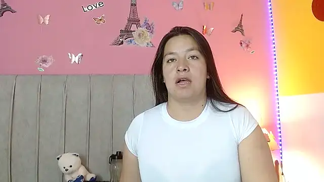 Snapshot of monickhot303av chatting on 09-19-25, 04:03 monickhot303av online show from 09-19-25, 04:03