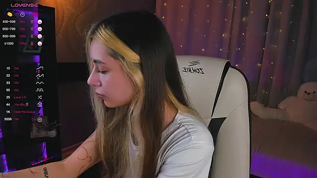 Snapshot of DarlaLike chatting on 03-08-25, 04:34 DarlaLike online show from 03-08-25, 04:34