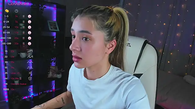 Snapshot of DarlaLike chatting on 03-21-25, 04:17 DarlaLike online show from 03-21-25, 04:17