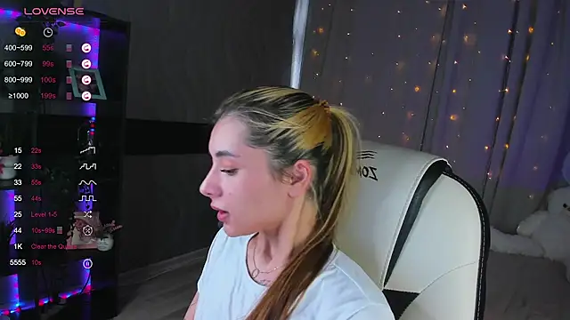 Snapshot of DarlaLike chatting on 03-23-25, 06:58 DarlaLike online show from 03-23-25, 06:58