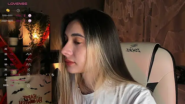 Snapshot of DarlaLike chatting on 10-19-25, 03:40 DarlaLike online show from 10-19-25, 03:40