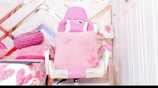 Snapshot of BriggitteEbonny chatting on 12-23-24, 06:00 BriggitteEbonny online show from 12-23-24, 06:00