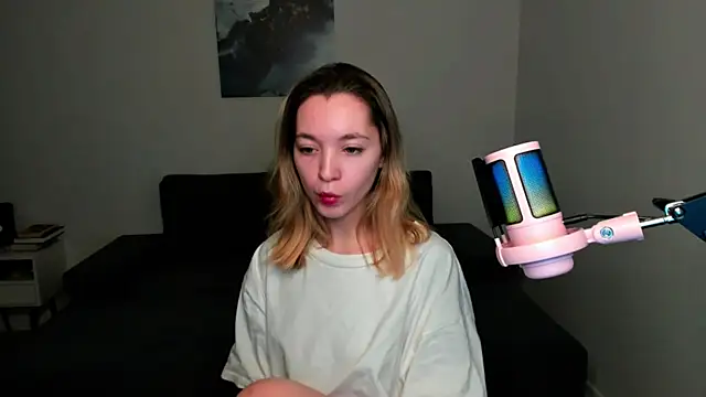 Snapshot of MiaThaine chatting on 12-16-24, 03:11 MiaThaine online show from 12-16-24, 03:11