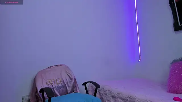 Snapshot of liz_25b chatting on 10-14-25, 03:40 liz 25b online show from 10-14-25, 03:40