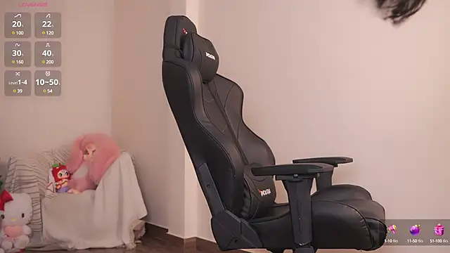 Snapshot of Miuzxc chatting on 03-08-25, 12:44 Miuzxc online show from 03-08-25, 12:44