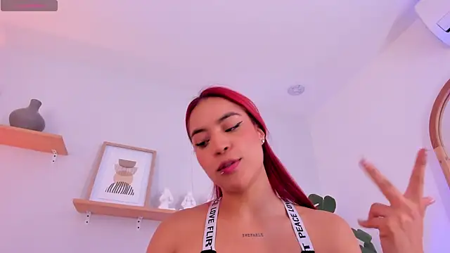 Snapshot of Scarlett_Morgan_ chatting on 02-07-25, 01:36 Scarlett Morgan online show from 02-07-25, 01:36