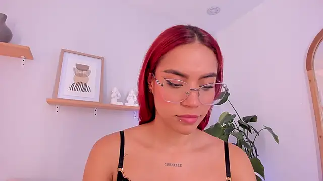 Snapshot of Scarlett_Morgan_ chatting on 02-10-25, 10:40 Scarlett Morgan online show from 02-10-25, 10:40