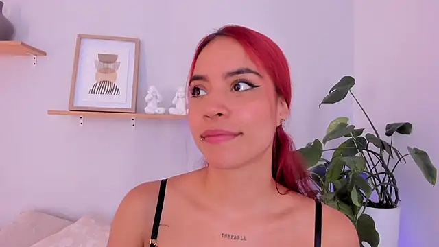 Snapshot of Scarlett_Morgan_ chatting on 02-11-25, 01:52 Scarlett Morgan online show from 02-11-25, 01:52