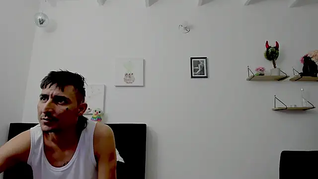 Snapshot of Zamu_1992 chatting on 02-25-25, 03:42 Zamu 1992 online show from 02-25-25, 03:42