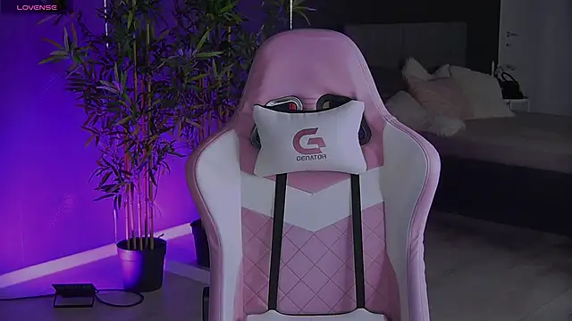 shayblonde online show from 12-24-24, 09:22