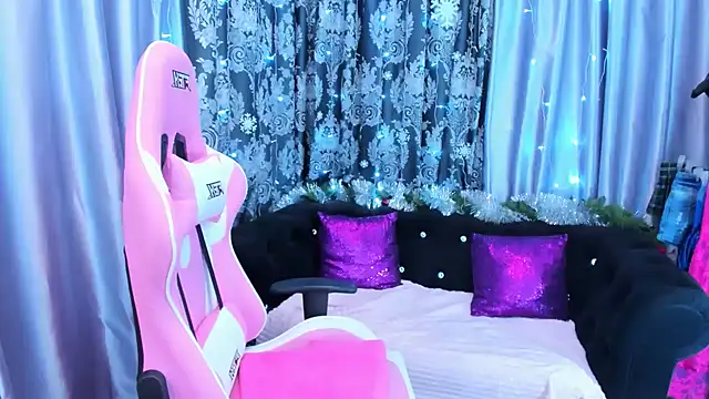 Snapshot of KamilaFoxy chatting on 12-27-24, 07:08 KamilaFoxy online show from 12-27-24, 07:08