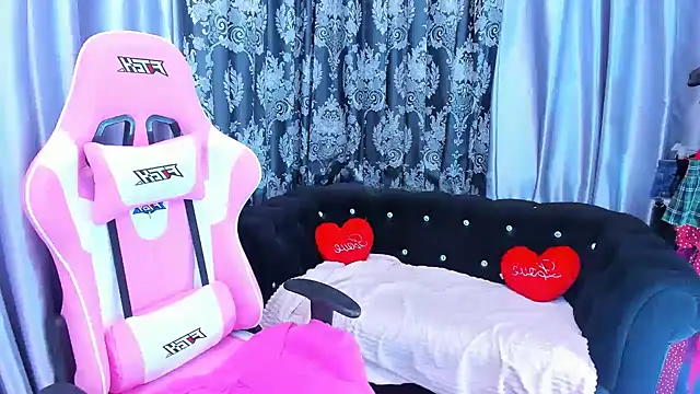 Snapshot of KamilaFoxy chatting on 03-18-25, 11:30 KamilaFoxy online show from 03-18-25, 11:30