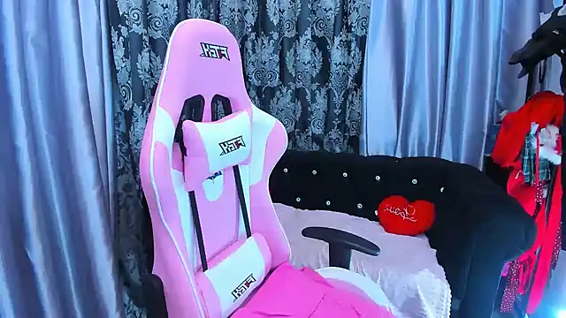 Snapshot of KamilaFoxy chatting on 03-22-25, 06:00 KamilaFoxy online show from 03-22-25, 06:00