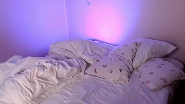 Snapshot of KatieMelone chatting on 09-30-25, 02:27 KatieMelone online show from 09-30-25, 02:27