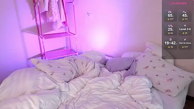 Snapshot of KatieMelone chatting on 10-10-25, 11:53 KatieMelone online show from 10-10-25, 11:53