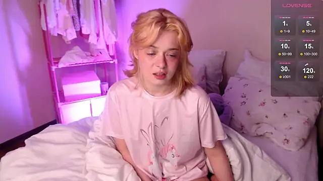 Snapshot of KatieMelone chatting on 11-11-25, 01:49 KatieMelone online show from 11-11-25, 01:49