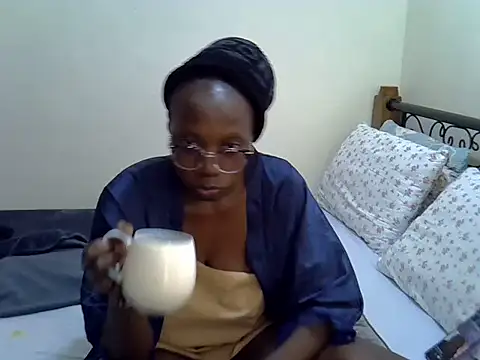 Sweet Bear online show from 10-21-25, 03:29