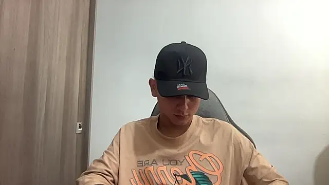 Snapshot of bob_petterson chatting on 02-15-25, 08:11 bob petterson online show from 02-15-25, 08:11