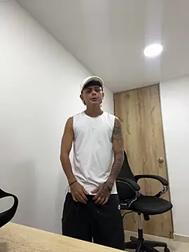 Snapshot of bob_petterson chatting on 03-20-25, 03:02 bob petterson online show from 03-20-25, 03:02