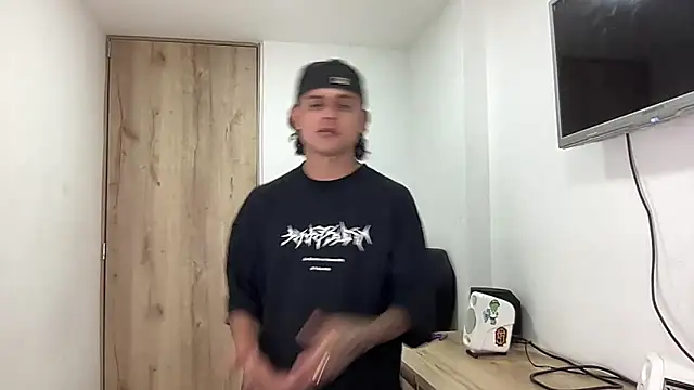 Snapshot of bob_petterson chatting on 09-13-25, 11:59 bob petterson online show from 09-13-25, 11:59