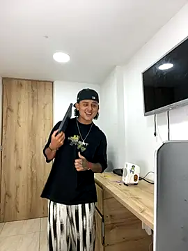 Snapshot of bob_petterson chatting on 10-11-25, 04:22 bob petterson online show from 10-11-25, 04:22