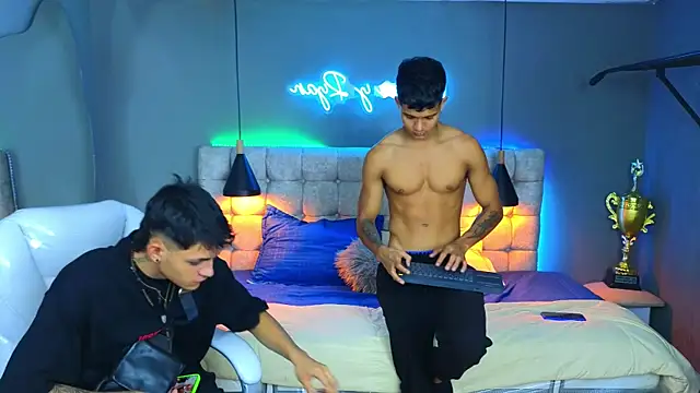 Snapshot of Paradise_boy_s chatting on 12-11-24, 11:43 Paradise boy s online show from 12-11-24, 11:43