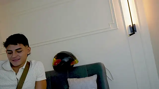 Snapshot of Paradise_boy_s chatting on 01-29-25, 01:16 Paradise boy s online show from 01-29-25, 01:16