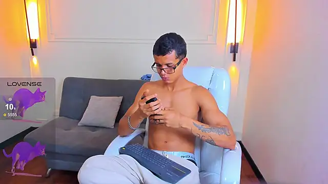 Paradise boy s online show from 03-14-26, 06:57