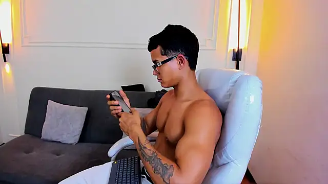 Paradise boy s online show from 03-25-26, 06:25