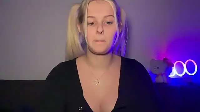 Snapshot of Allylove03 chatting on 01-06-26, 04:16 Allylove03 online show from 01-06-26, 04:16