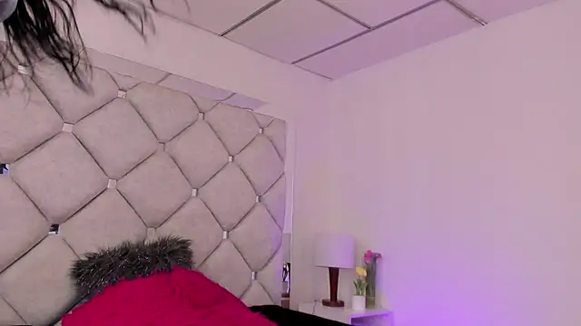 Snapshot of alessiaferry chatting on 02-13-25, 04:50 alessiaferry online show from 02-13-25, 04:50