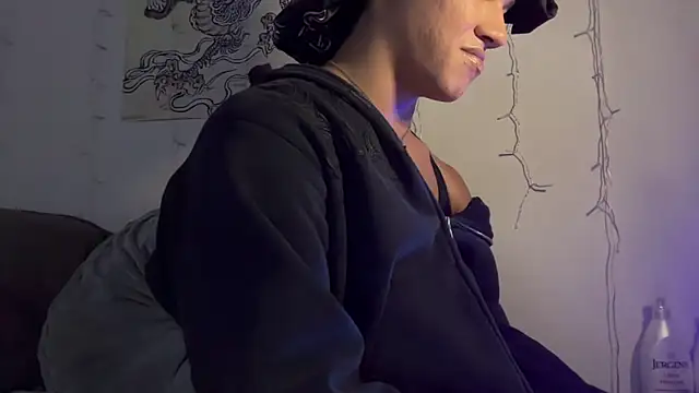 Snapshot of tsjaden777 chatting on 06-11-26, 04:32 tsjaden777 online show from 06-11-26, 04:32