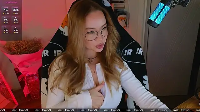 Emili1- online show from 12-17-25, 04:02