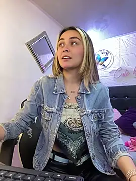 Snapshot of emma_oxford chatting on 12-19-24, 09:28 emma oxford online show from 12-19-24, 09:28