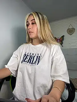 Snapshot of emma_oxford chatting on 02-03-25, 08:35 emma oxford online show from 02-03-25, 08:35