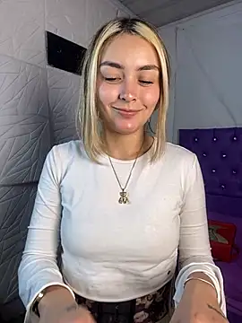 Snapshot of emma_oxford chatting on 02-24-25, 08:36 emma oxford online show from 02-24-25, 08:36