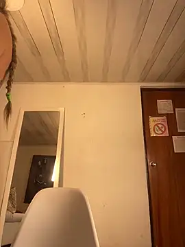 Snapshot of emma_oxford chatting on 02-25-25, 08:30 emma oxford online show from 02-25-25, 08:30