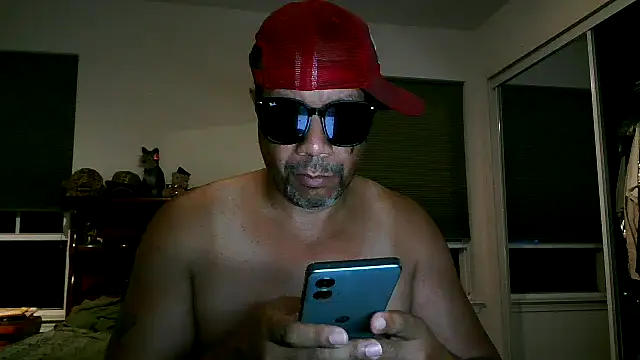 Snapshot of pimpdaddy4ever chatting on 06-06-26, 02:05 pimpdaddy4ever online show from 06-06-26, 02:05